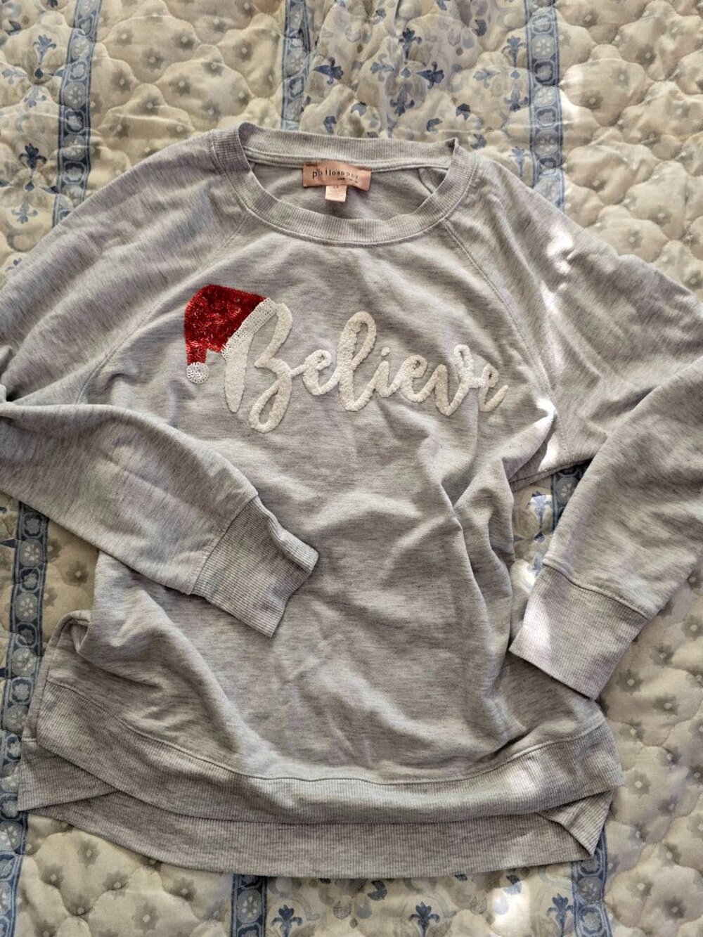 Philosophy Gray Christmas Believe Santa Hat Sweatshirt Pullover Small